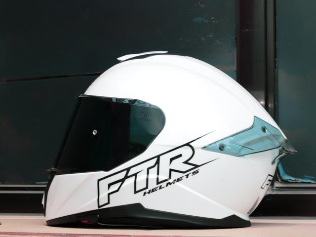 FTR XR 2 PRO SOLID GLOSS PEARL WHITE DUAL VISOR!! WITH FREE CLEAR LENS AND SPOILER!!