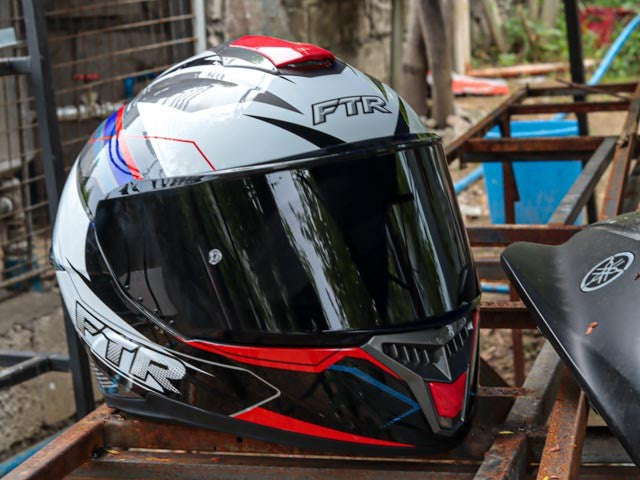 FTR XR 2 PRO XTRAIL GLOSS WHITE RED DUAL VISOR!! WITH FREE CLEAR LENS AND SPOILER!!