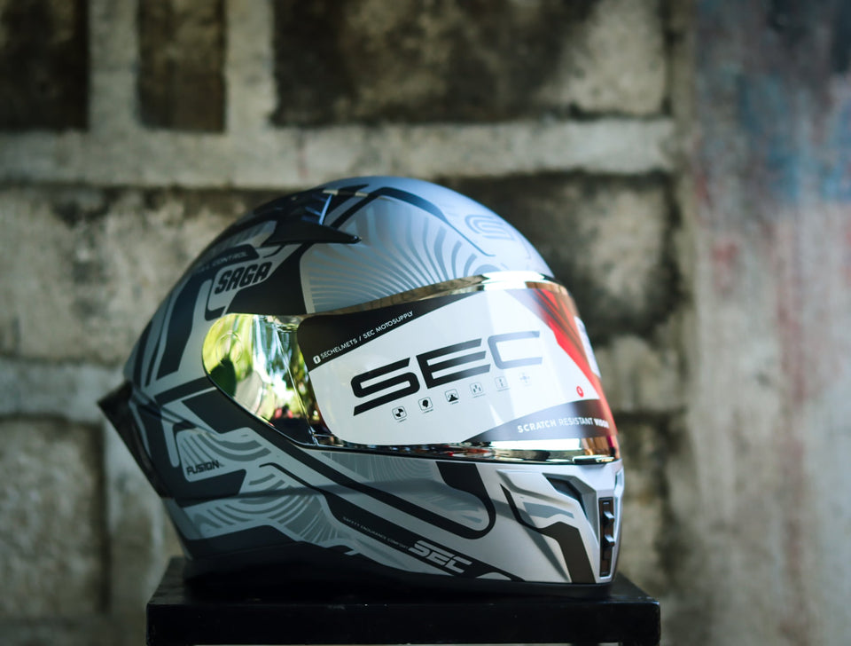 SEC 05928 SAGA FUSION SILVER BLACK WITH FREE CLEAR LENS(DUAL VISOR)
