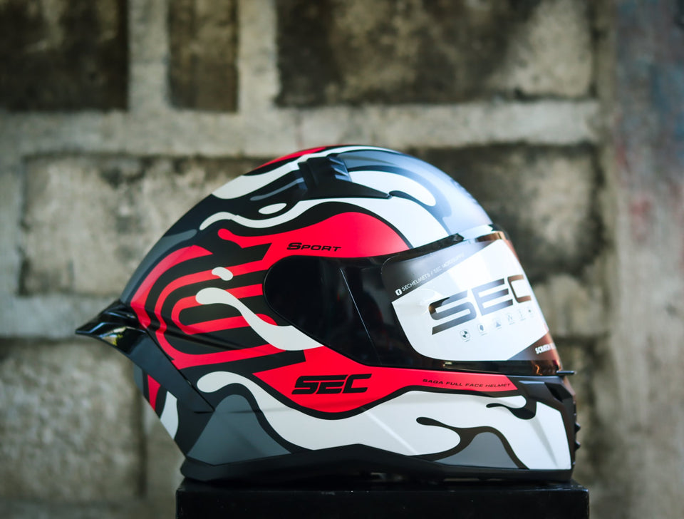 SEC 07051 SAGA SEC BLACK RED WHITE WITH FREE CLEAR LENS(DUAL VISOR)