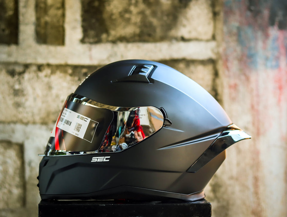 SEC 05922 SAGA PLAIN MATTE BLACK WITH FREE CLEAR LENS(DUAL VISOR)