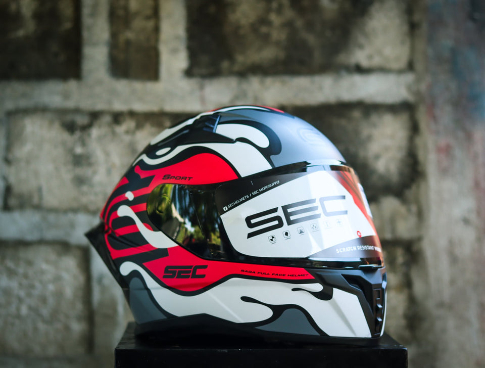 SEC 07051 SAGA SEC BLACK RED WHITE WITH FREE CLEAR LENS(DUAL VISOR)