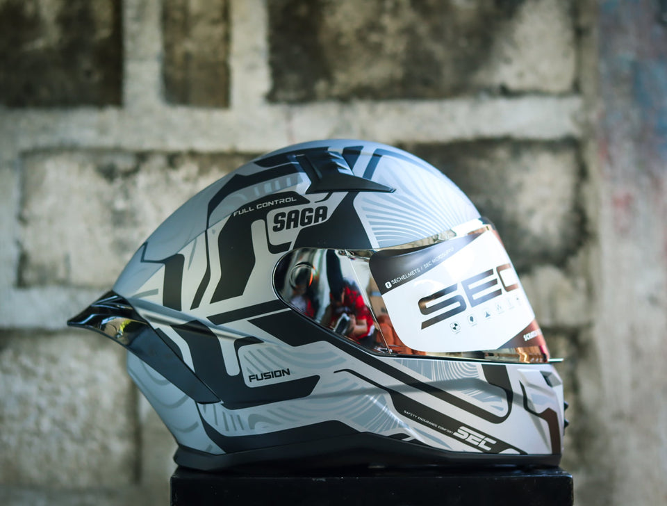 SEC 05928 SAGA FUSION SILVER BLACK WITH FREE CLEAR LENS(DUAL VISOR)