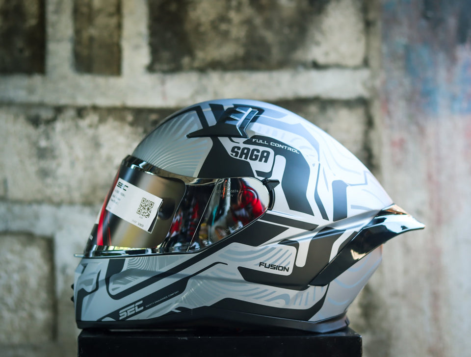 SEC 05928 SAGA FUSION SILVER BLACK WITH FREE CLEAR LENS(DUAL VISOR)