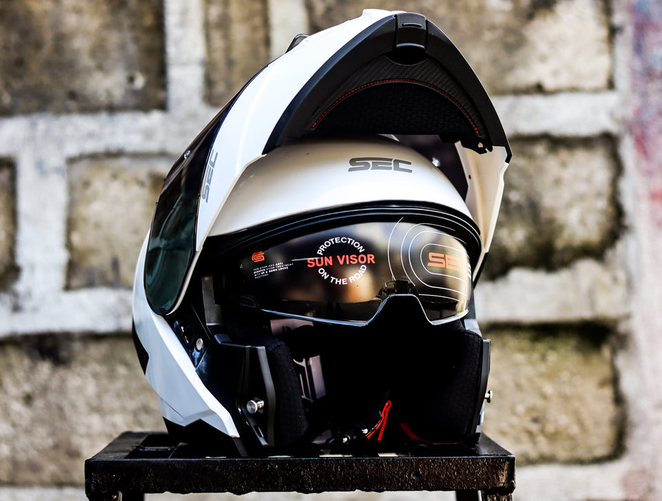 SEC  06332 UNIVERSE SOLID 2023 WHITE GRAY MODULAR WITH FREE CLEAR LENS(DUAL VISOR