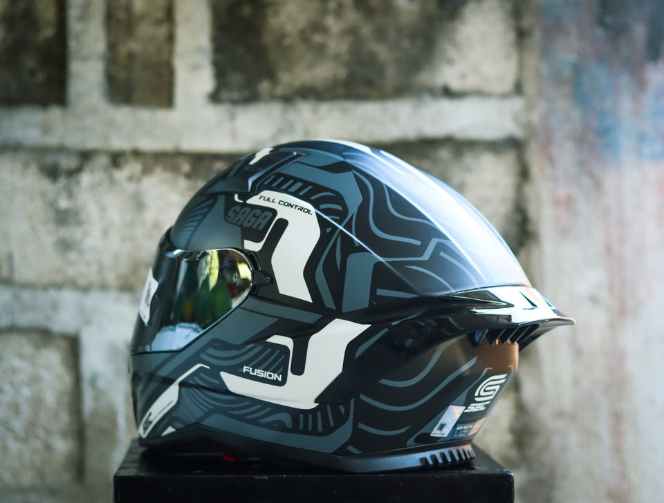 SEC 05931 SAGA FUSION BLACK GRAY WITH FREE CLEAR LENS(DUAL VISOR)