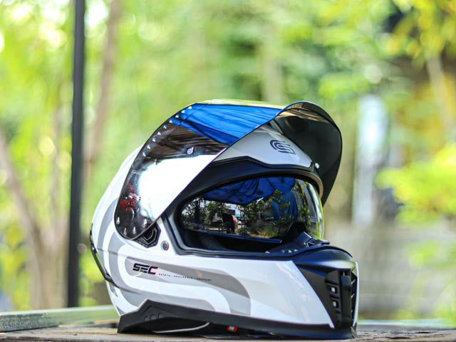 SEC HERO GLOSS WHITE SILVER!! WITH FREE CLEAR LENS (DUAL VISOR)