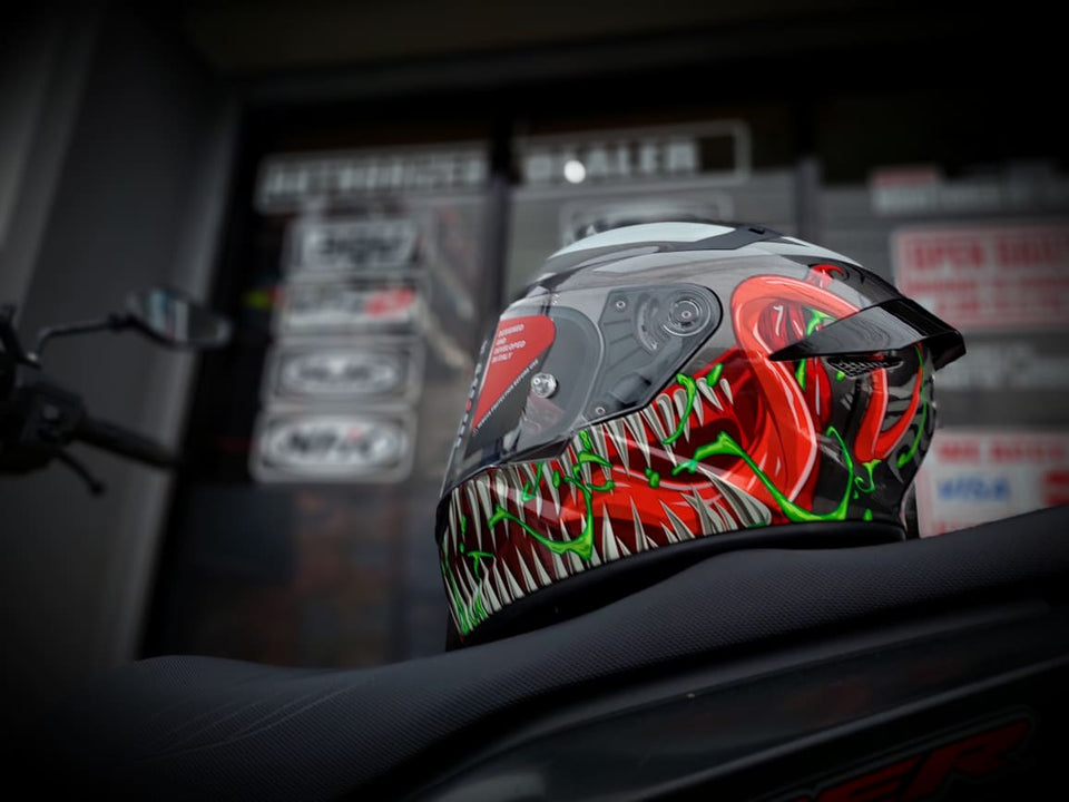 KYT TT -COURSE MARVEL SERIES VENOM (SINGLE VISOR)